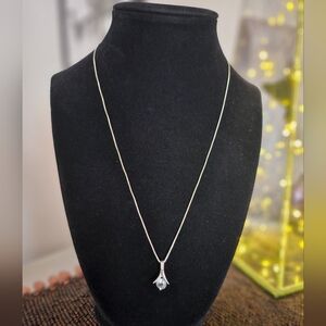 Beautiful Aquamarine Pendant w/3 small diamonds on 925 chain